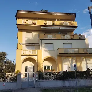 Vittoria Marina Di Pietrasanta